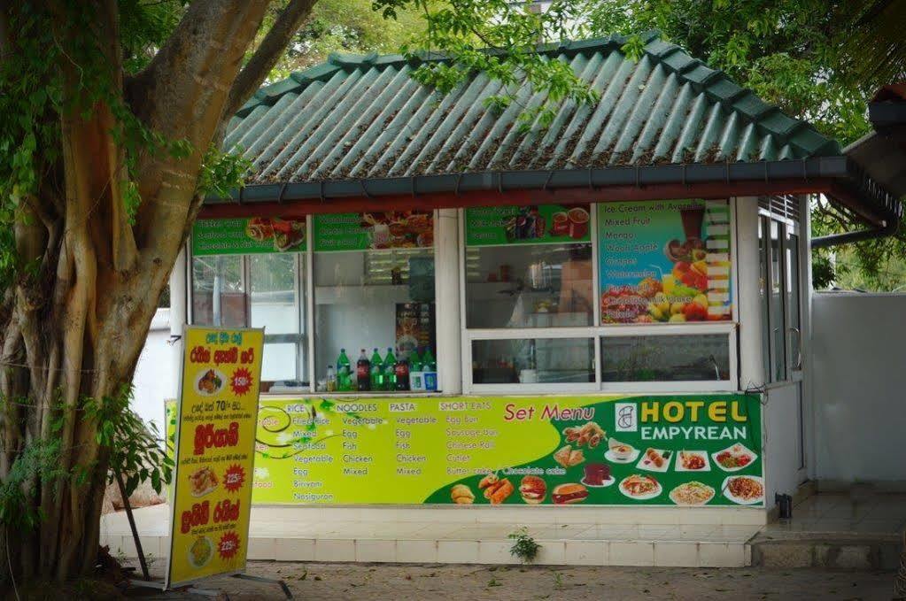 Hotel Empryean Katunayaka Ngoại thất bức ảnh